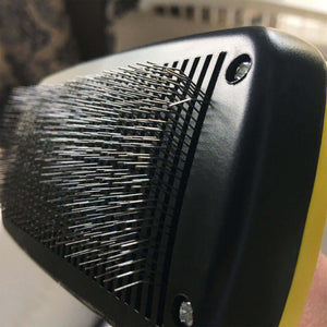 Close-up of bristles on the Deshedding Slicker Brush
